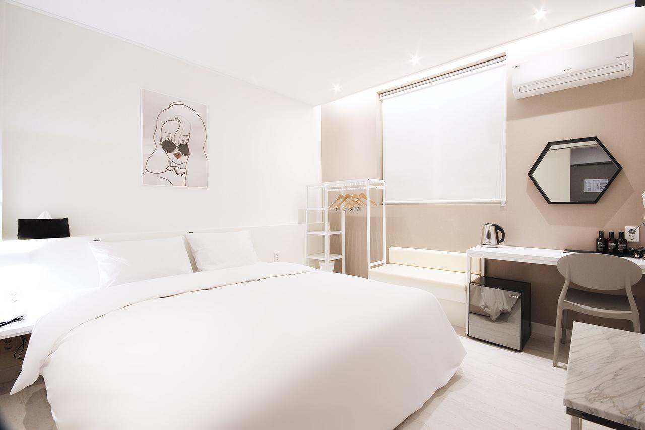 Hotel Yam Yeosu Hakdong Kültér fotó