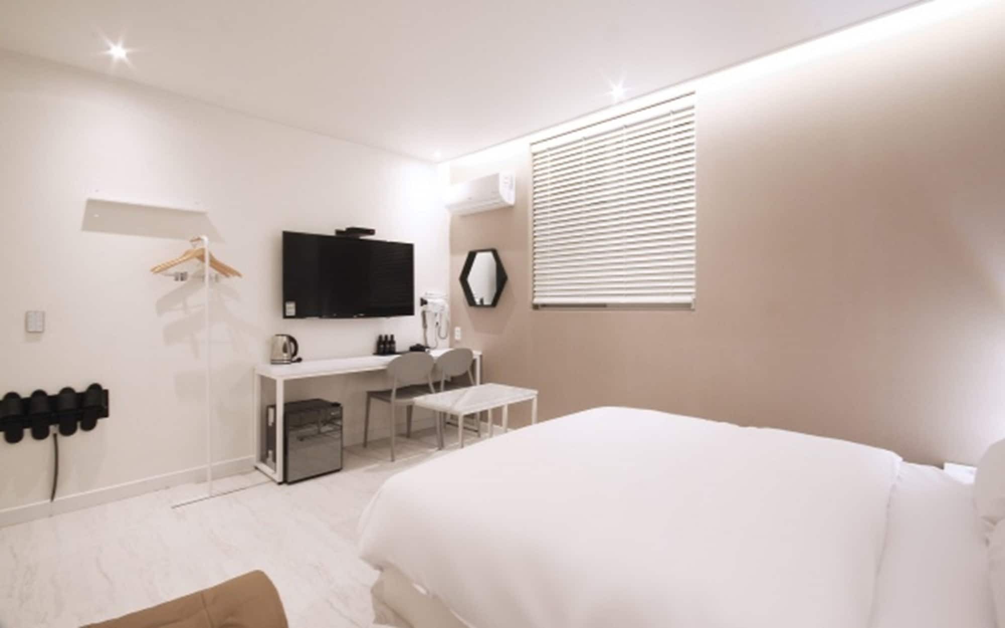 Hotel Yam Yeosu Hakdong Kültér fotó